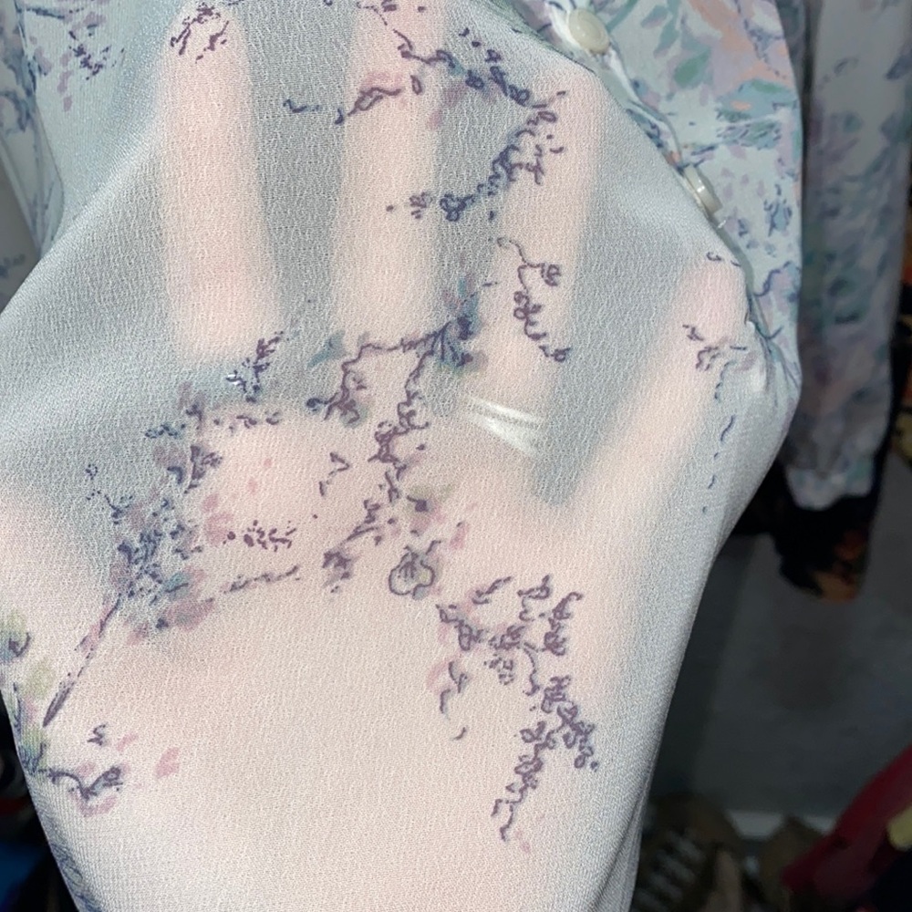 blouses - Picture 4 of 4